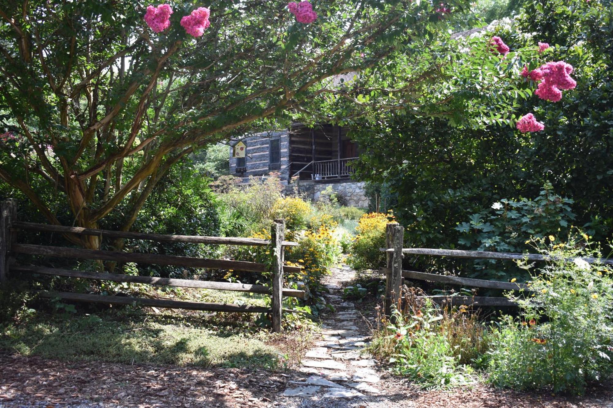 Restored1850S Log Cabin, With Gazebo And Gardens! 1 Mile To Downtown Weaverville Exteriör bild