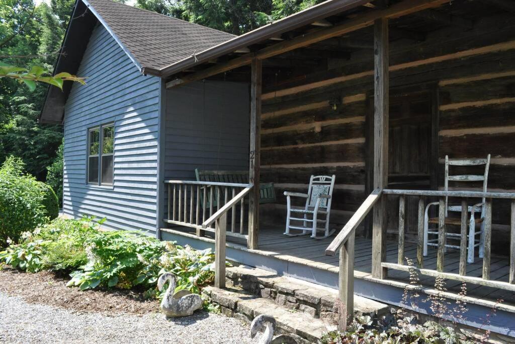 Restored1850S Log Cabin, With Gazebo And Gardens! 1 Mile To Downtown Weaverville Exteriör bild